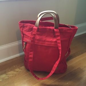 Fjallraven Totepack No.1 Bag - can be worn over the shoulder or as backpack.